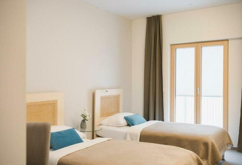 اتاق سوپریور, Art