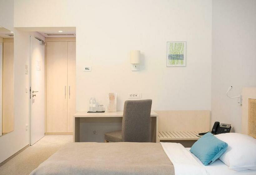 اتاق سوپریور, Art