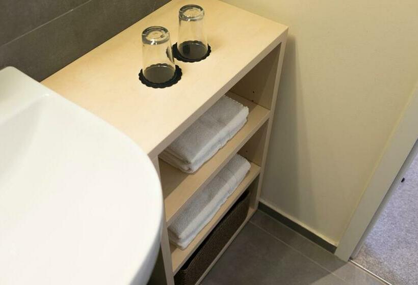 اتاق سوپریور, Art