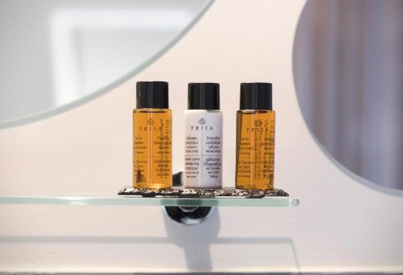 سوئیت با چشمانداز, Art