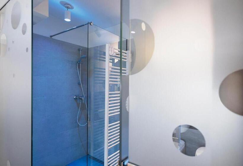 سوئیت با چشمانداز, Art