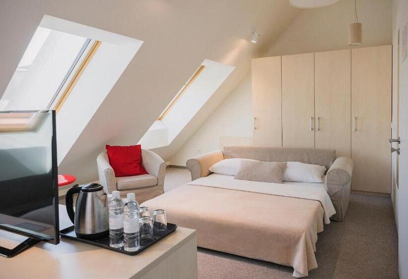 سوئیت با چشمانداز, Art