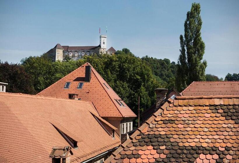 سوئیت با چشمانداز, Art