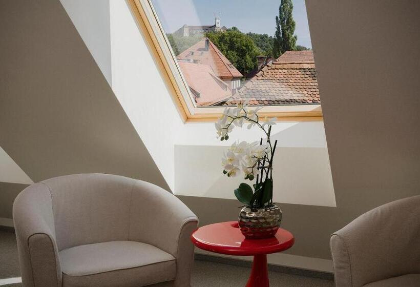 سوئیت با چشمانداز, Art