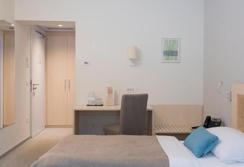 اتاق پرمیوم, Art