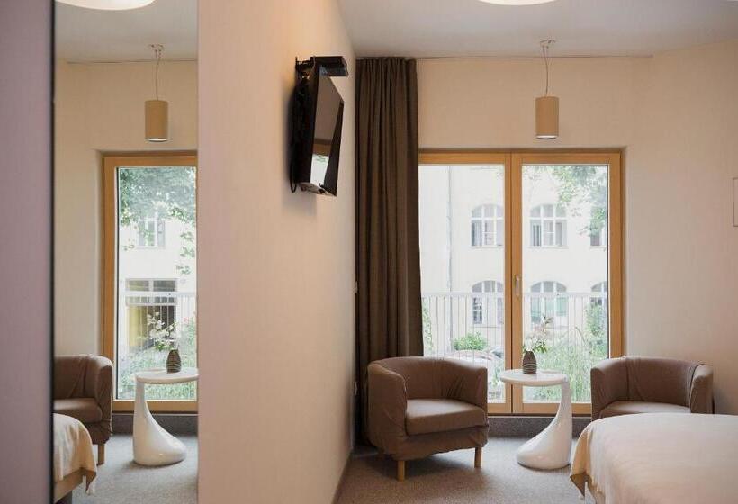 اتاق پرمیوم, Art