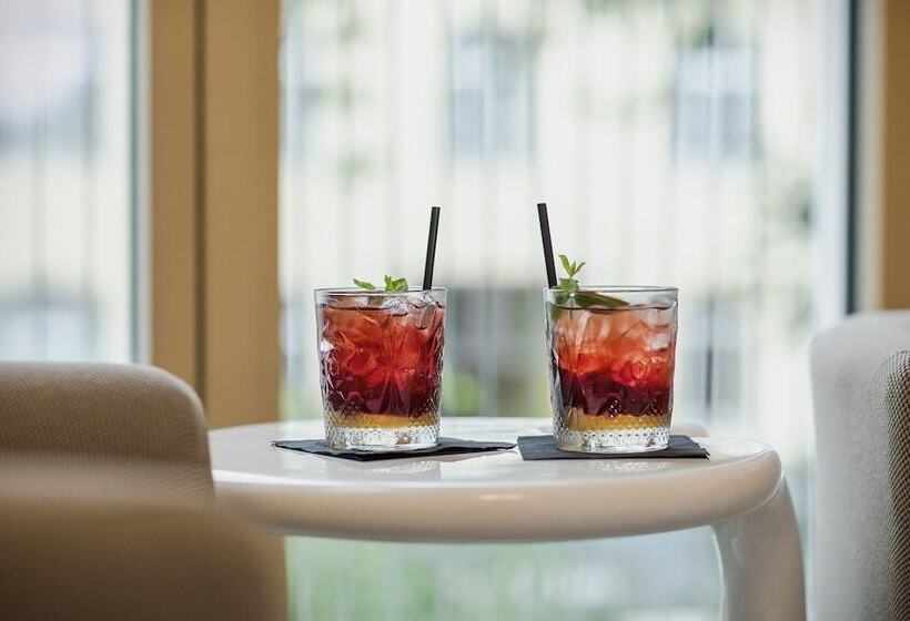 اتاق پرمیوم, Art