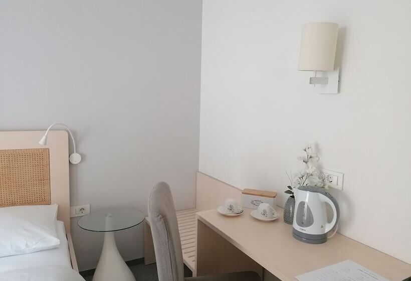 اتاق پرمیوم, Art