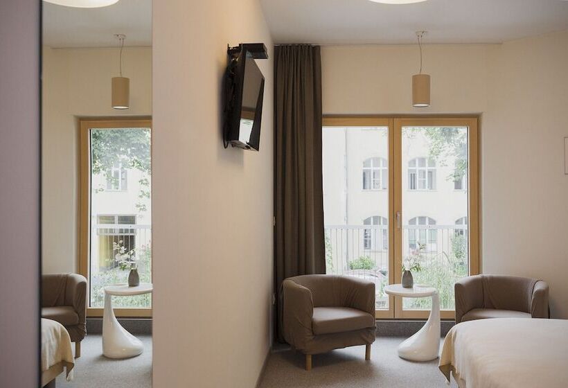 اتاق پرمیوم, Art