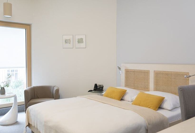 اتاق پرمیوم, Art