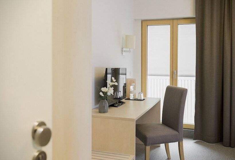 اتاق سوپریور, Art