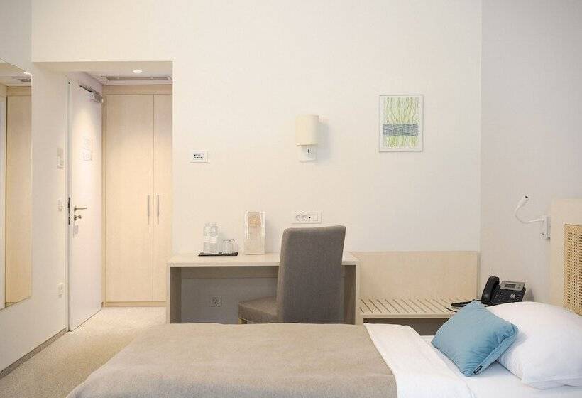 اتاق سوپریور, Art