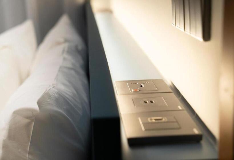 اتاق لوکس با تخت دو نفره بزرگ, Bencoolen@hong Kong Street