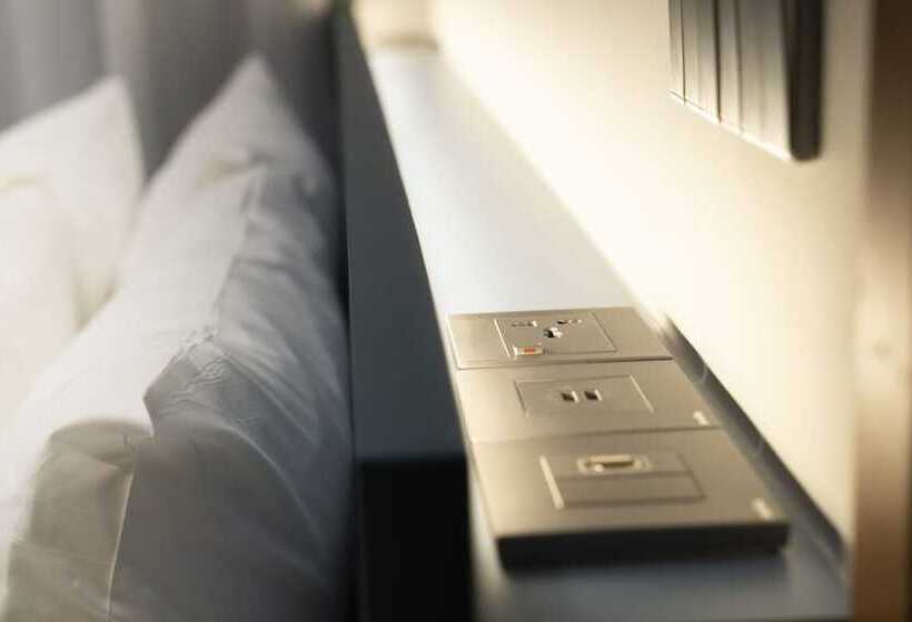 اتاق لوکس, Bencoolen@hong Kong Street