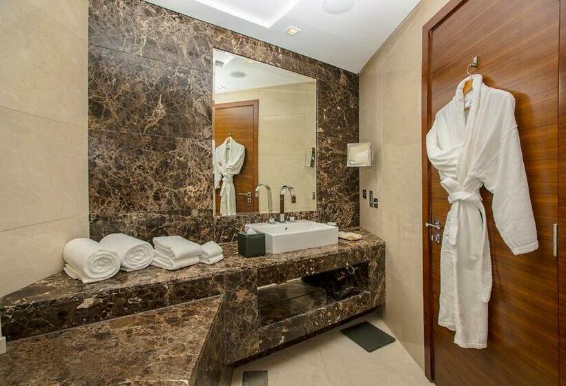 디럭스 룸 킹사이즈 침대, Grand Millennium Sulaimani