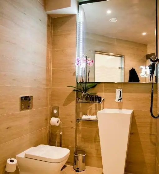 اتاق استاندارد با بالکن, Hugo S Boutique Hotel   Adults Only