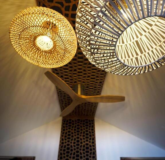 بنگله خانوادگی, Le Jardin Maore