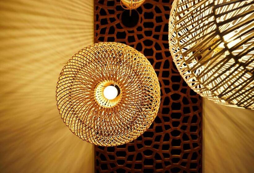 بنگله خانوادگی, Le Jardin Maore