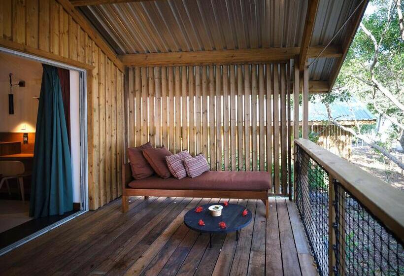 بنگله خانوادگی, Le Jardin Maore