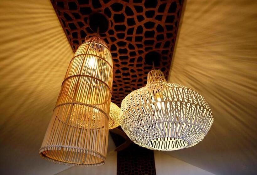 بنگله خانوادگی, Le Jardin Maore