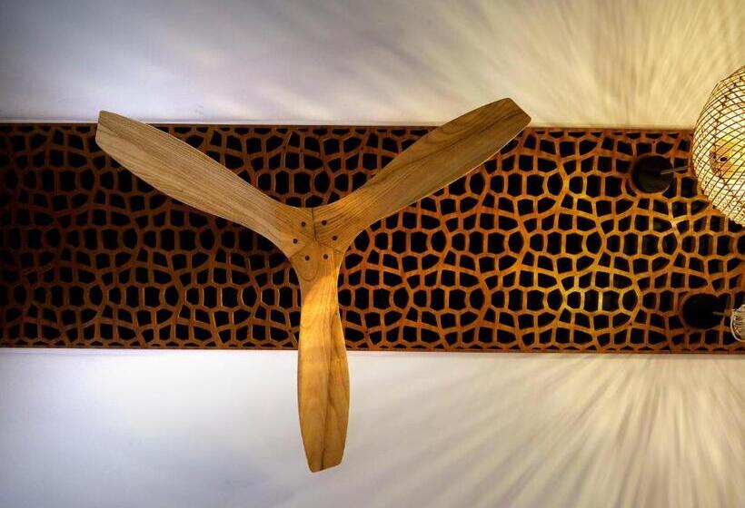 بنگله خانوادگی, Le Jardin Maore