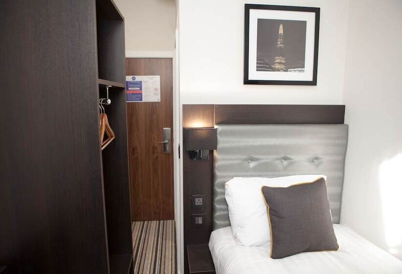 豪华单人间, The Tudor Inn