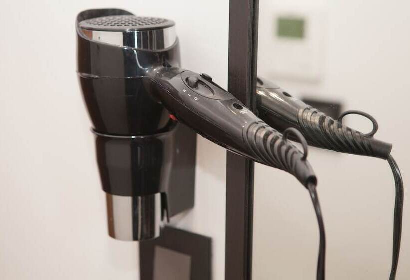 豪华单人间, The Tudor Inn