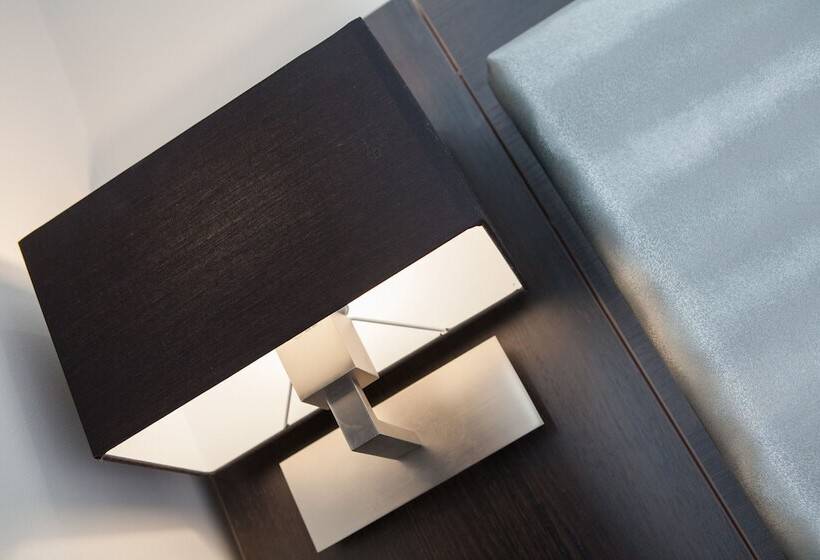 豪华单人间, The Tudor Inn