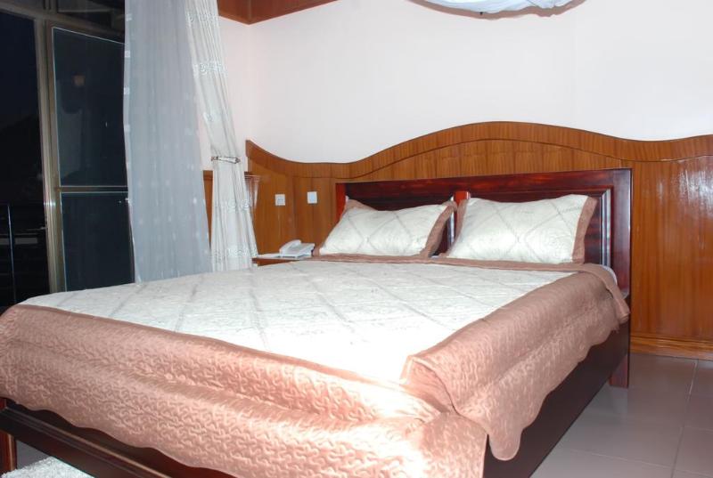 اتاق اکونومی, Tick