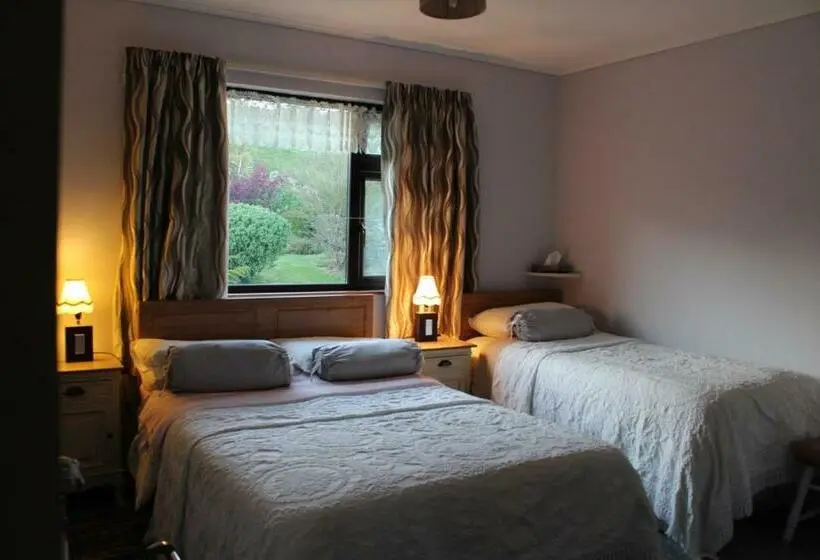 庭の見えるスタンダードトリプルルーム, Marguerite S B&b