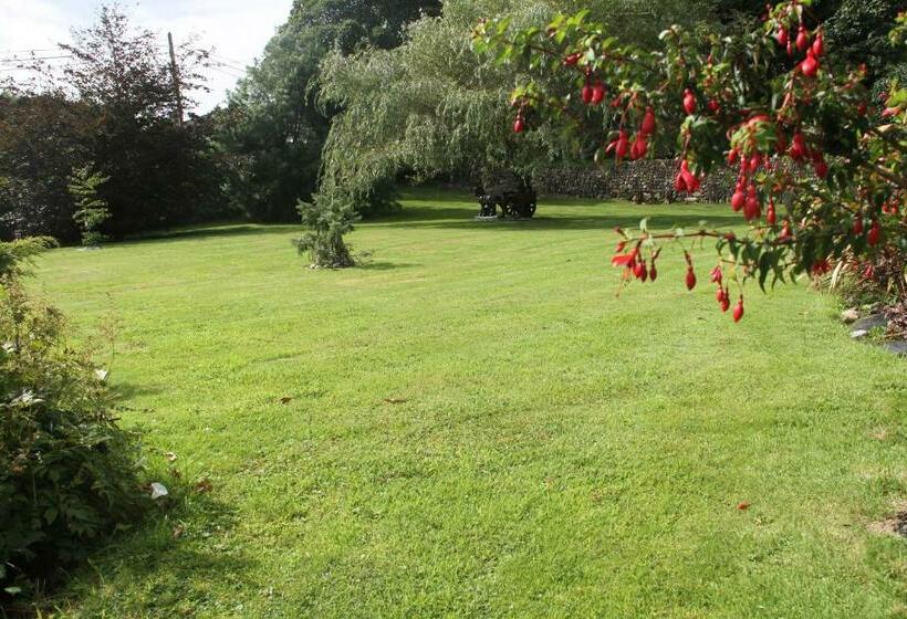 غرفة قياسية ثلاثية مطلة علي الحديقة, Marguerite S B&b