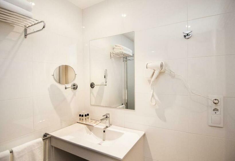 标准三人间, Censal