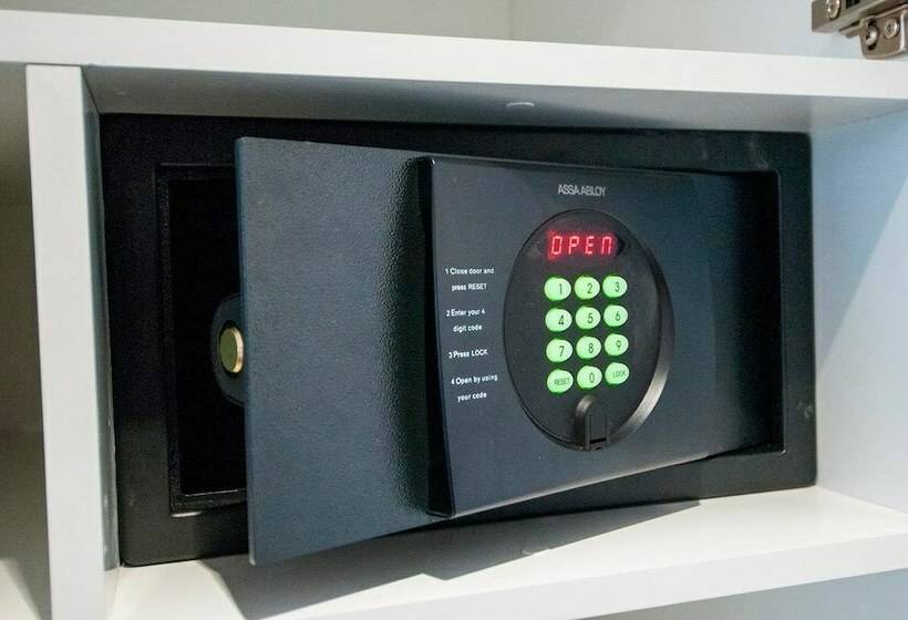 标准三人间, Censal