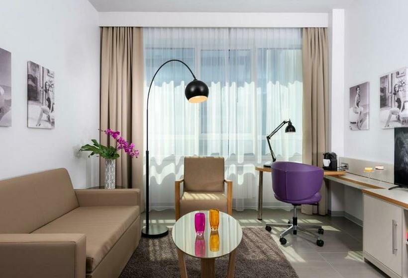 سوییت جونیور, Nyx Hotel Milan By Leonardo Hotels