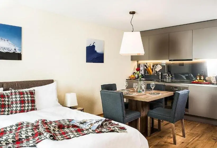 スタンダードスタジオ, Peaks Place Apartments & Spa