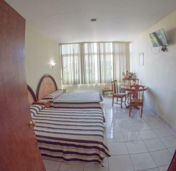 带2个双人床的标准工作室, Plaza Sahuayo