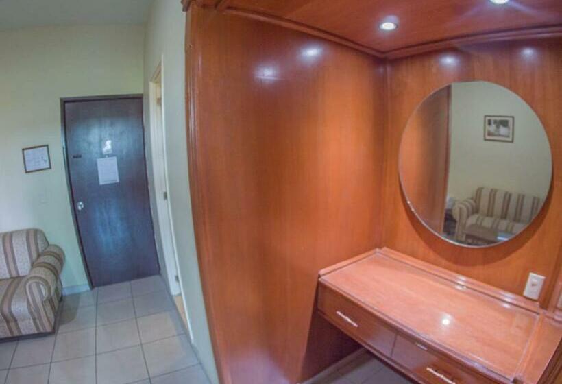 带2个双人床的标准工作室, Plaza Sahuayo