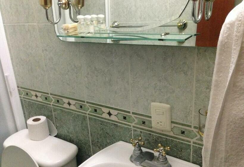 标准三人间, Plaza Sahuayo