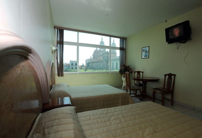 标准间, Plaza Sahuayo