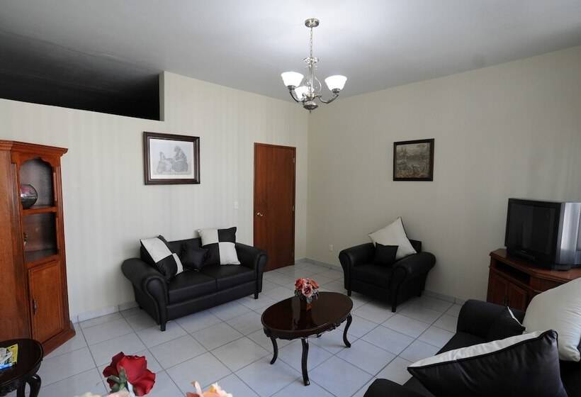 家庭间, Plaza Sahuayo