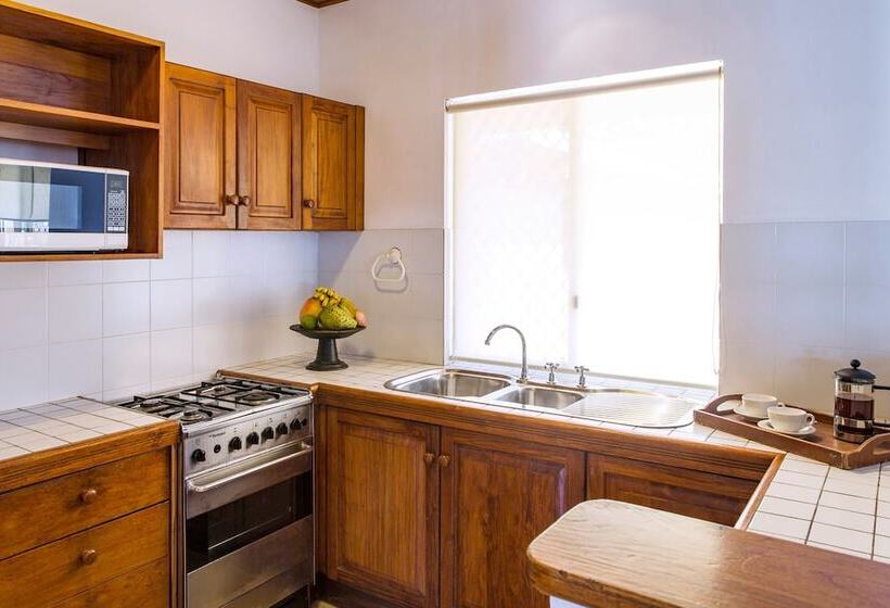 آپارتمان 3 خوابه, Poppys On The Lagoon