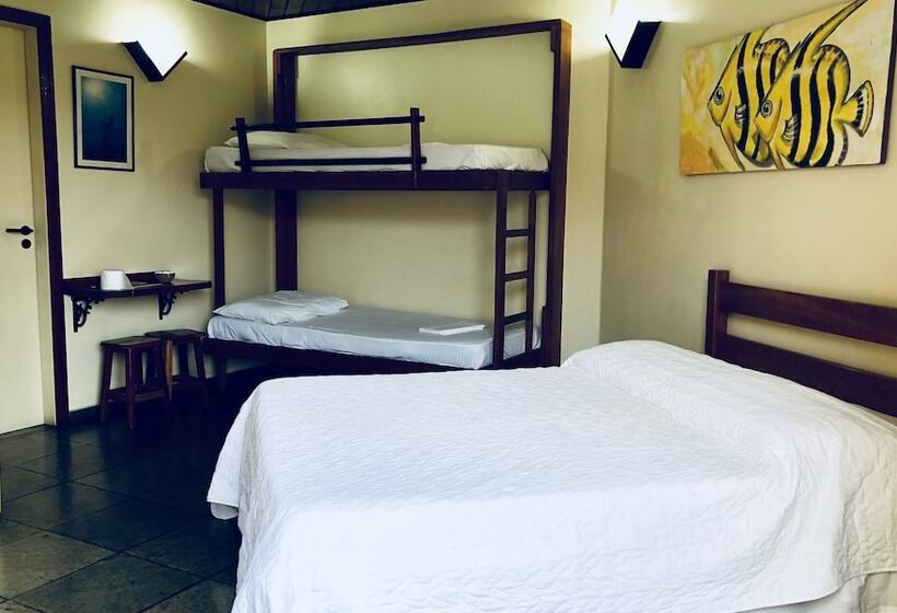 اتاق استاندارد چهارنفره با بالکن, Pousada Genesis