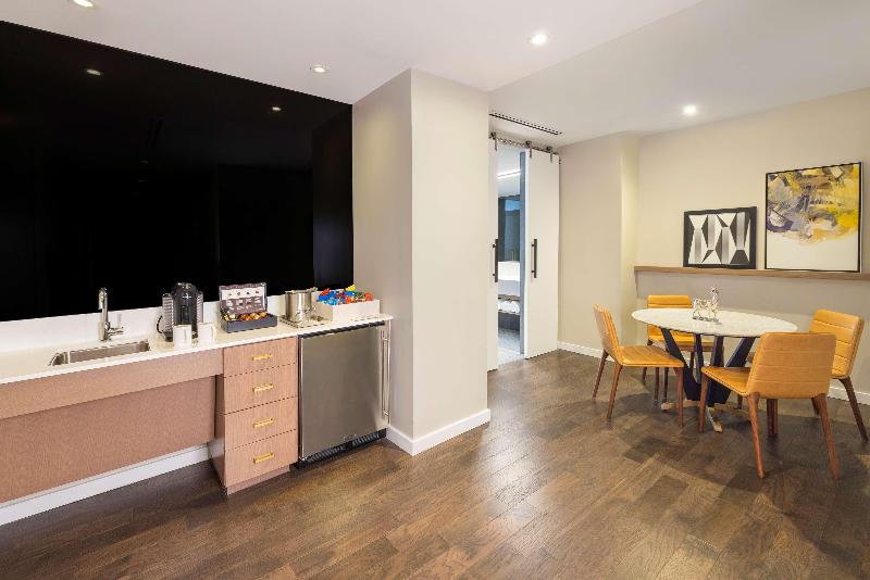 جناح, The Statler Dallas, Curio Collection By Hilton