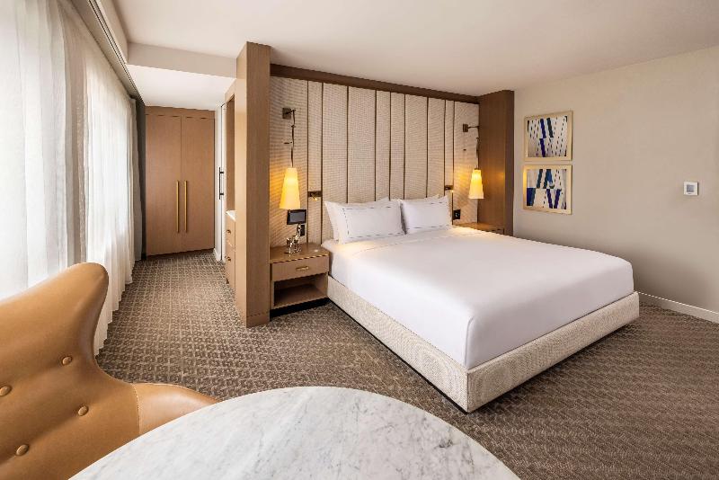 غرفة ديلوكس سرير كينج, The Statler Dallas, Curio Collection By Hilton