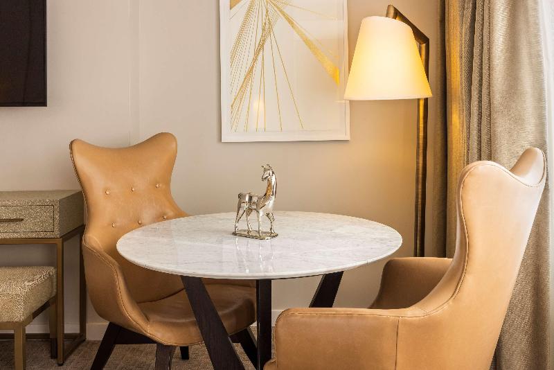 스탠다드 룸 킹사이즈 침대, The Statler Dallas, Curio Collection By Hilton