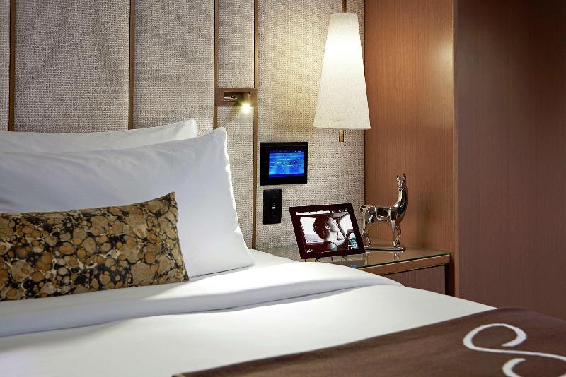 غرفة ديلوكس سرير كينج, The Statler Dallas, Curio Collection By Hilton