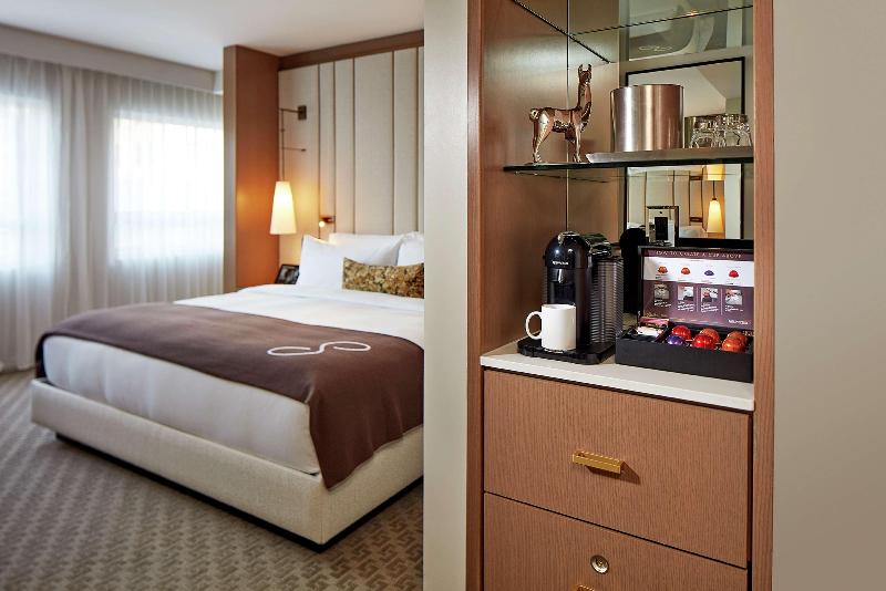 غرفة ديلوكس سرير كينج, The Statler Dallas, Curio Collection By Hilton