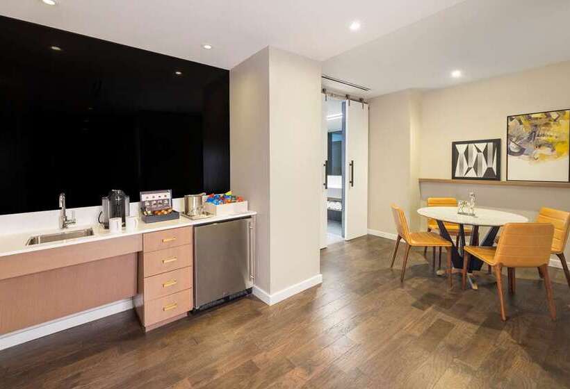 جناح, The Statler Dallas, Curio Collection By Hilton