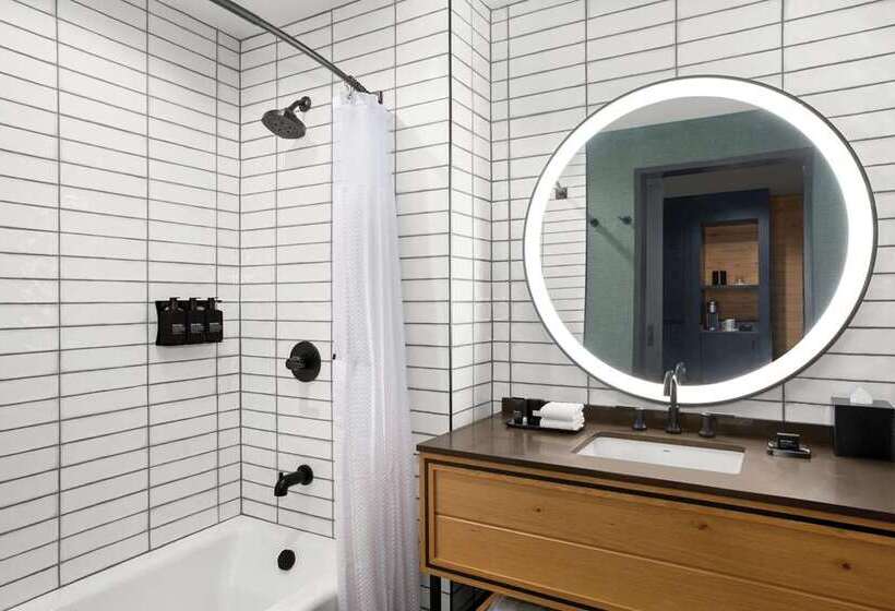 جناح, The Statler Dallas, Curio Collection By Hilton