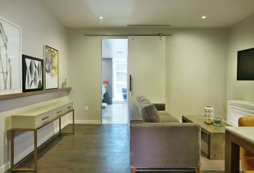 جناح, The Statler Dallas, Curio Collection By Hilton